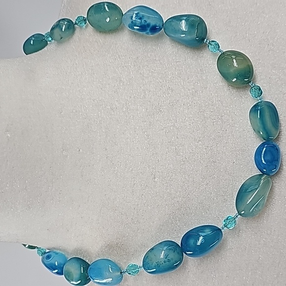 Vintage Jewelry - Vintage One Strand Marble Necklace in Vibrant Sea Blue & Green Colors